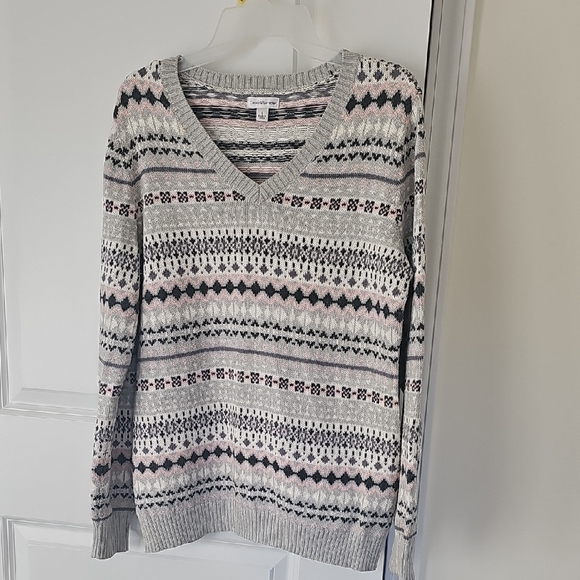 croft & barrow Sweaters - Croft & Barrow V-Neck Sweater in Gray and Pink